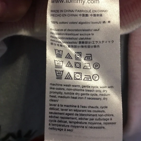 Tommy Hilfiger sweater. - Picture 4 of 5